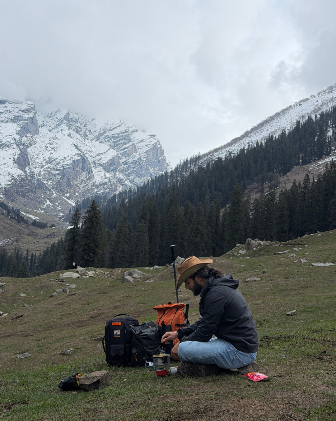 One-Bag Travel for 2 Weeks: The Minimalist Packing System That Actually Works